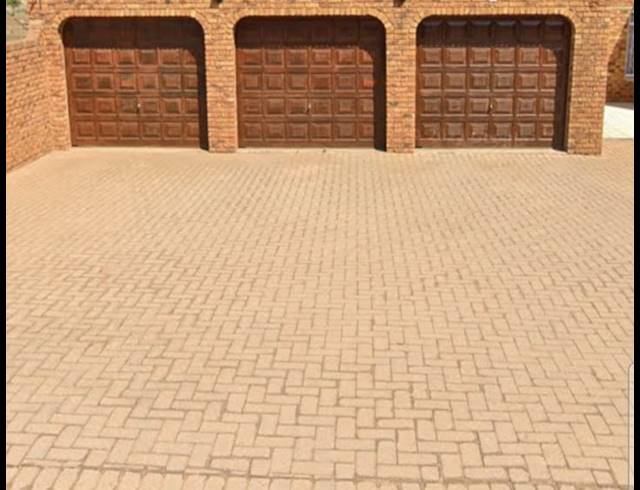 3 BEDROOM FREESTANDING FOR SALE IN DALPARK EXT 1
